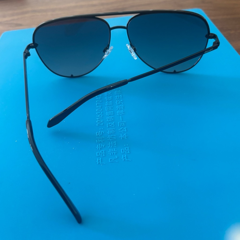 High Key Extra Large Sunglasses - Picture 4 of 4